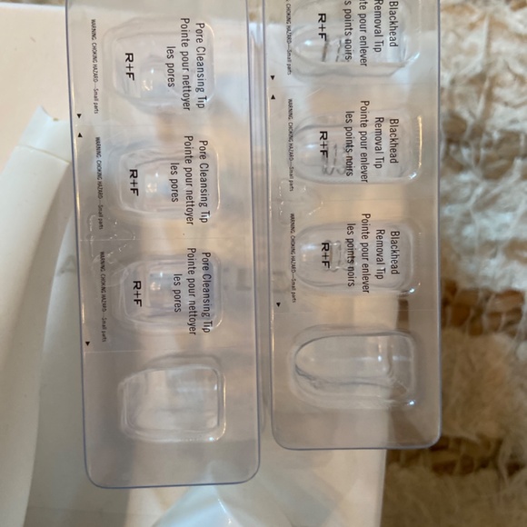 Rodan + Fields Pore Cleansing MD - Picture 2 of 2